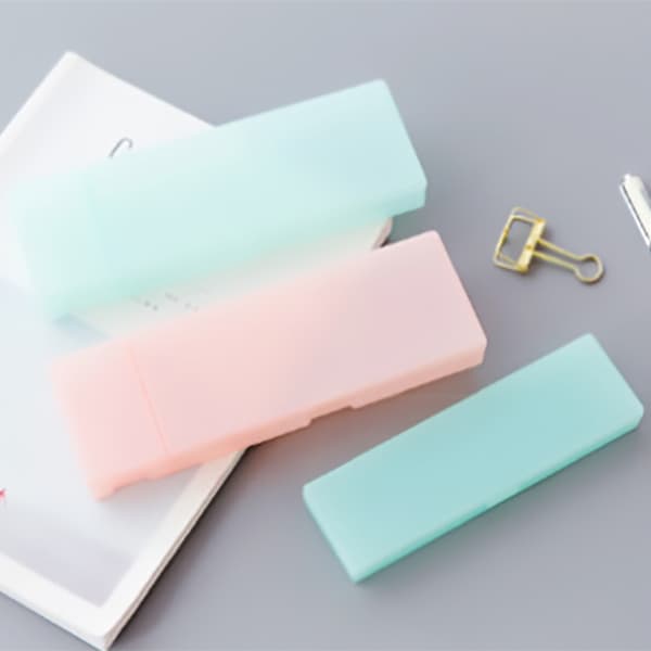 Mini Plastik Semi Transparent Frosted Pen Penalhus Holder Boks Studenterartikler (Hvid)