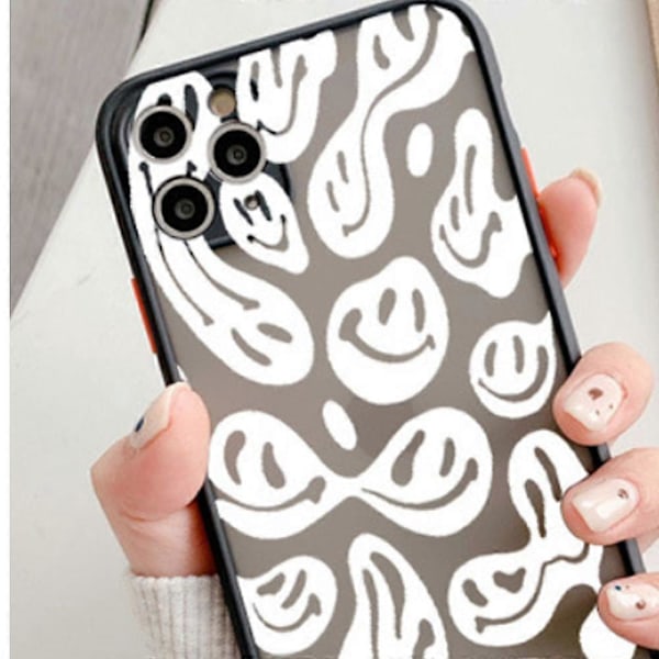 Kompatibelt med iPhone 11 Skal för Barn och Kvinnor Glad Smiley Hippie, Hårt Baksideskydd med Trippy Söt Indie Collage Design Mjukt Telefonskal
