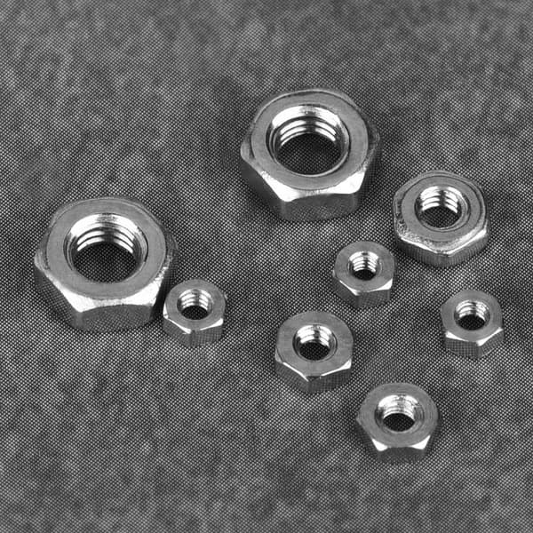 140 stk M1/M1.2/M1.4/M1.6/M2/M2.5/M3 gjengede sekskantmuttere i rustfritt stål