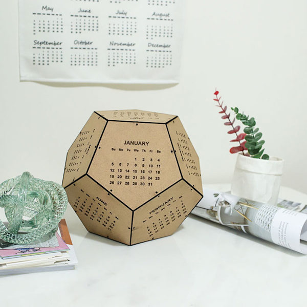 2020 Unik DIY Tregulvkalender Geometrisk Tredimensjonal Skrivebordskalender Hjemmekontor OrnamentBrun