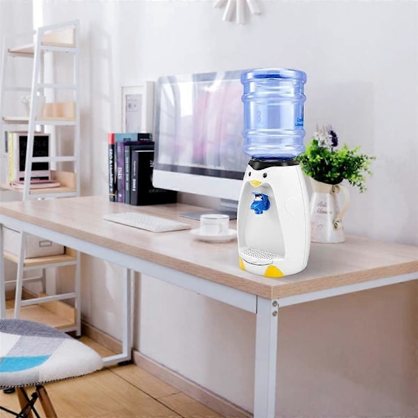 2025 Lämplig 2,5L Mini Söt Pingvin Vattendispenser med Vattenhink Drick 8 Vattenglas för Studenthem