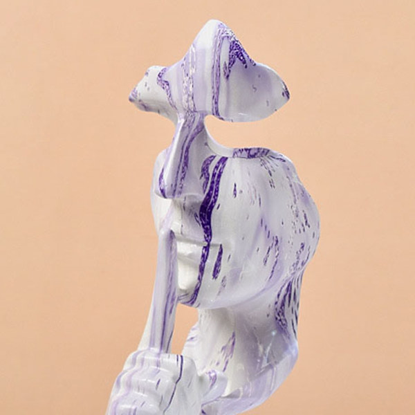 Tenkerstatue Vivid Shape Kompakt Syntetisk Harpiks Attraktiv Dekorativ Stillhet Er Gylden Figur for Hjem Hvit Lilla