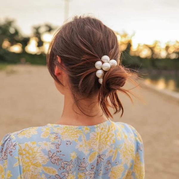 White Pearl Hair Scrunchies 2-pakkaus naisille ja tytöille - Joustavat poninhäntäpidikkeet ja hiussiteet