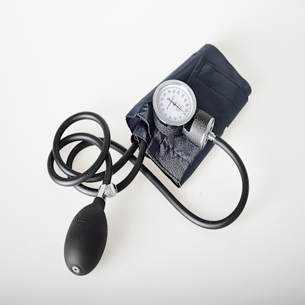 Musta Aneroid Baumanometer - Verenpainemittari Kotelolla, Sphygmomanometri Tensiometri Käsivarren Mittaukseen