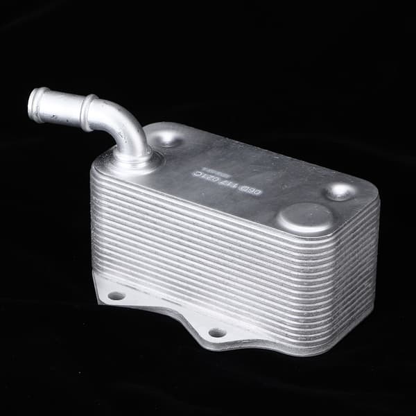 Transmissionsmotoroliekøler Gearkasseradiator 06D 117 021 C Passer til A3 A4 TT