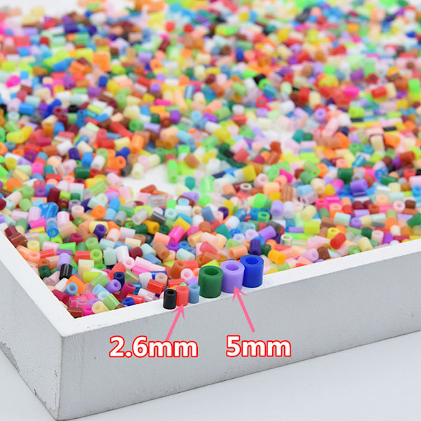 4800 stk 5 mm plastrørperler leketøyperler 24 farger rørperler DIY smelte sikring små mellomromsperler påfyll for barnas håndverk