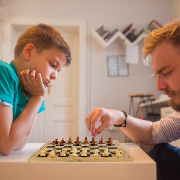 Träschackspel Schackbräde Fällbart Reseschackbräde för Familjeresa Present till Barn och Vuxna