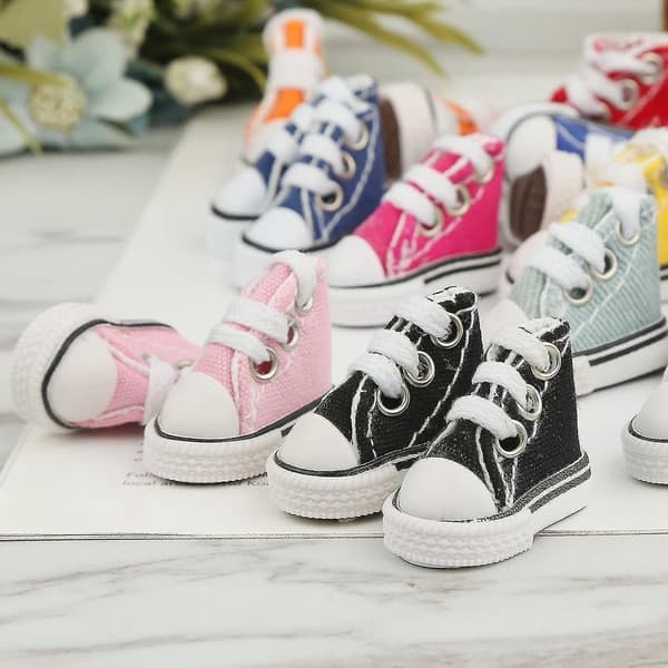 14 par mini tåsko, yndige små sko til breakdance, fingerboarding, dukker og mini-sneakers.
