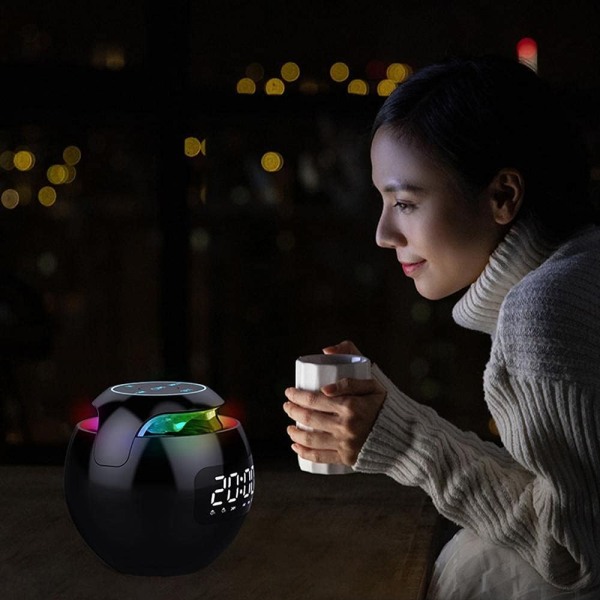 Herätyskelloradio, yökello, herätyskelloradio, mini Bluetooth kaiutin Langaton Bluetooth kaiutin LED-näytöllä Herätyskellon kaiutin