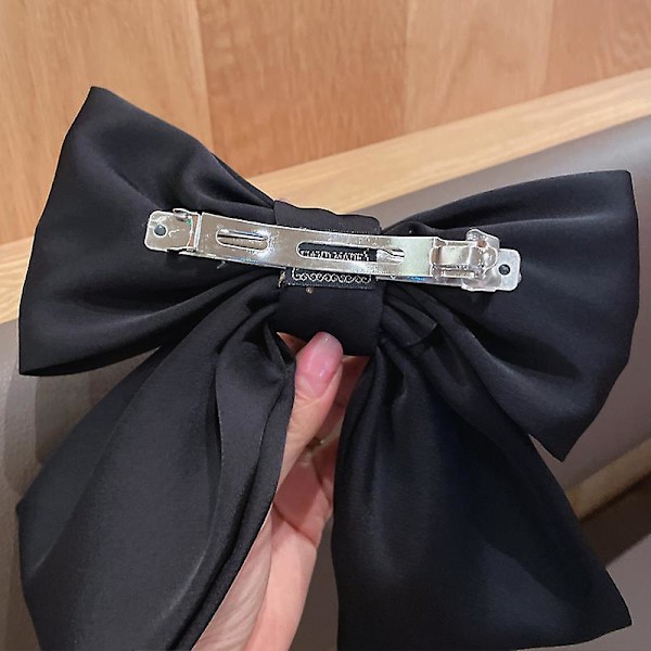 Elegant Svart Silke Hårspenne med Stor Sommerfugl - Perfekt Gave til Kvinnedagen
