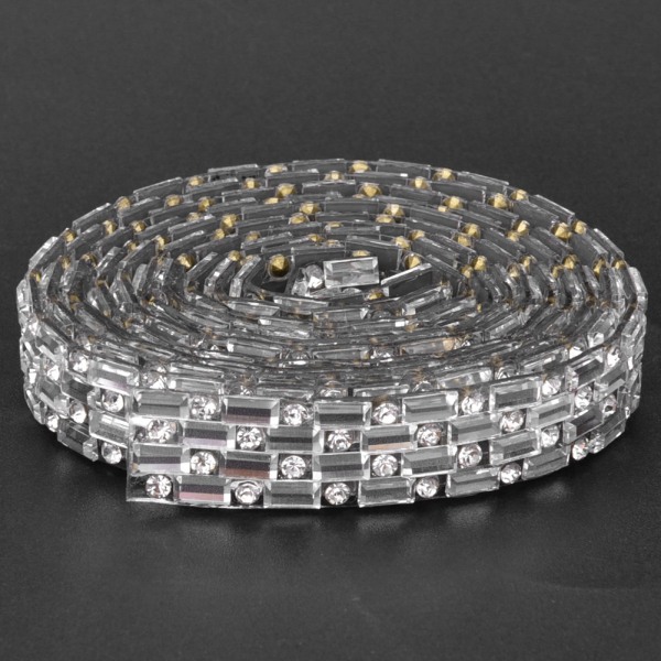 100 cm tett Rhinestone-kjede Hotfix Glass Krystallbånd Plaggkjole Veskedekorasjon Hvit 1 cm 4 rad