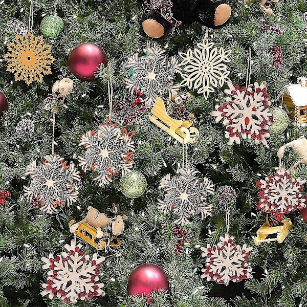 Julepynt i tre til å henge på juletreet