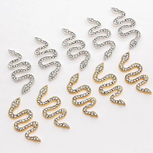 10 st ormformade nagelkonstberlocker med strass och guldspikar - DIY nagelkonstdekorationer
