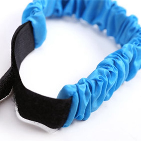 Två personer tre fot långa ben race band strap utomhus team spel elastisk slips rep walker blå