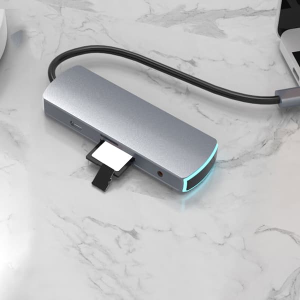 8-in-1-telakointiasema monitoiminen Type-C–HDMI-keskitin PD-latausvalolla