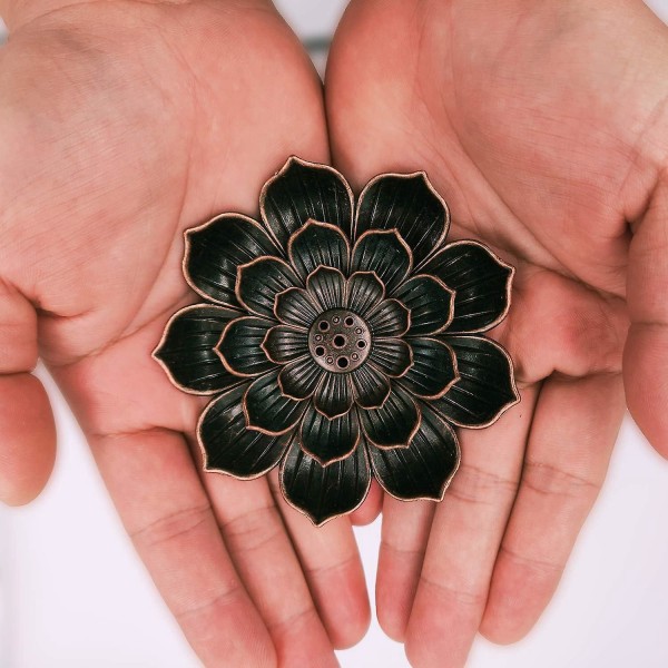 Lotus røkelsesbrenner i messing med askeoppsamler og kjegleramme
