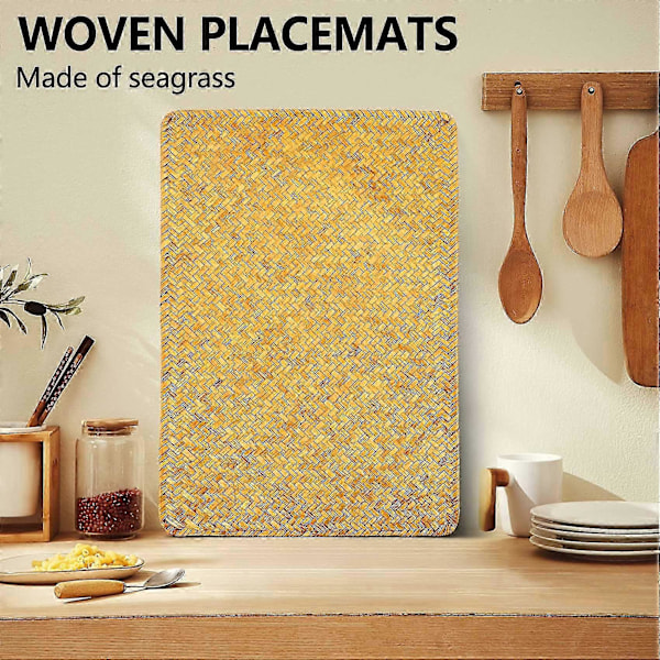 Pakkaus, jossa 3 luonnonmateriaalia meriruohosta valmistettua pöytätablettia, 45 cm x 30 cm, käsin kudotut suorakulmaiset rottinkitabletit