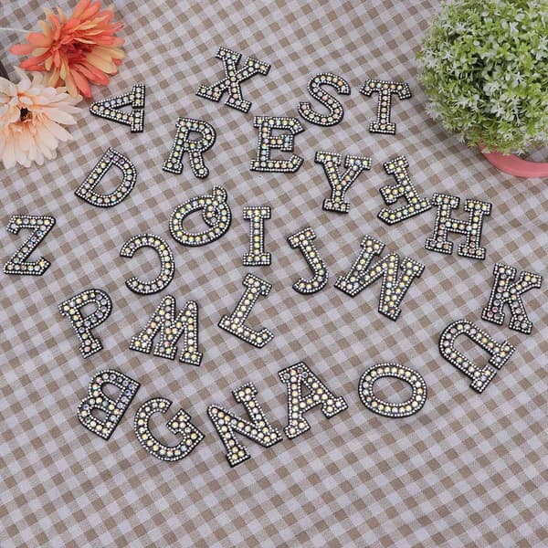 26 st bokstavsapplikation strass non-woven tyg kläder väskor lappar tillbehör