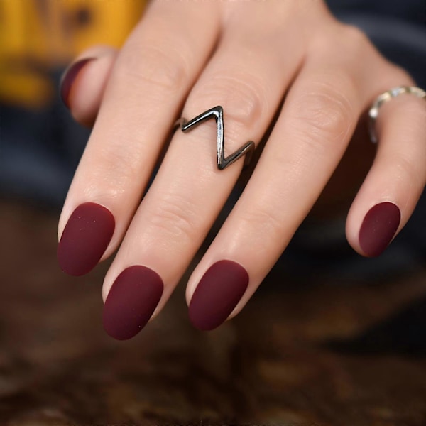 Ovale Matte Ensfarvede Brune Kunstige Negle Simpelt Design til Daglig Håndkunst Pakke med 24 Stykker