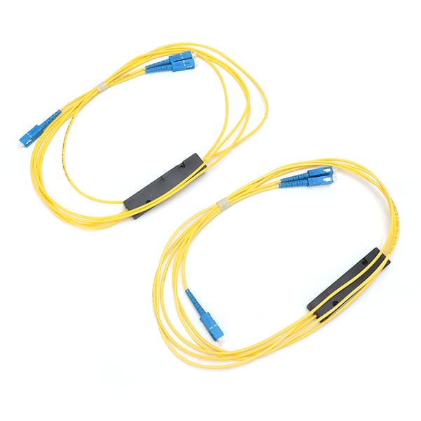 2 st 1x2 fiberoptisk splitter insättningsförlust 3,8dB.MAX kanaljämnhet 0,6dB.MAX