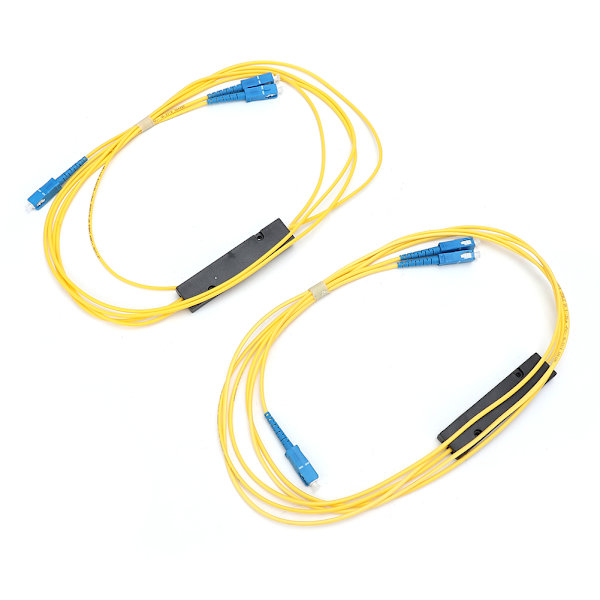 2 stk 1x2 fiberoptisk splitter innsettingstap 3,8dB.MAX kanaluniformitet 0,6dB.MAX