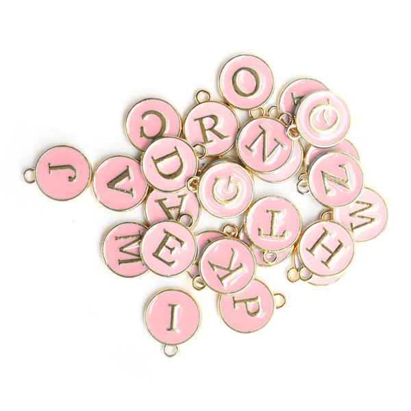26 kpl / pussi DIY englanninkielinen kirjainriipus metallipyöreä riipus korujen valmistukseen CraftPink