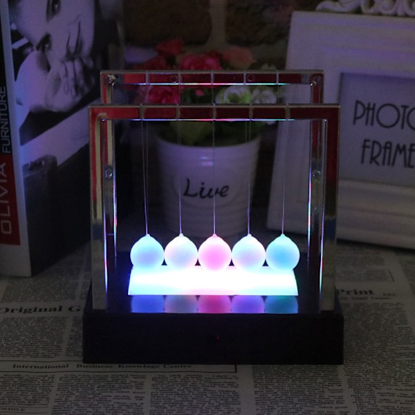 Upplyst Newtons pendelboll miniatyrmodell prydnader heminredning hemmakontor skrivbordsdekor presenter