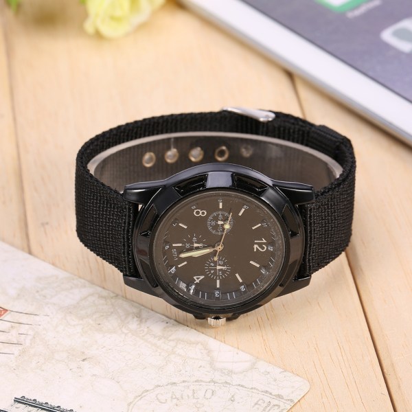 Elektronisk analogt armbåndsur Militært armbåndsur med rund nylonrem (sort)