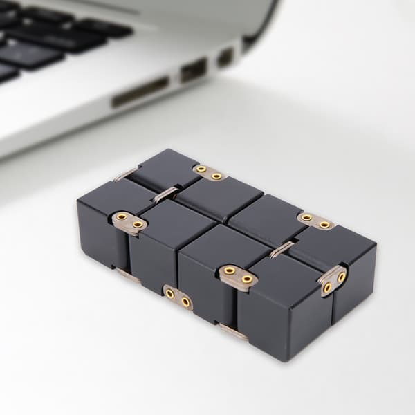 Håndholdte Fidget-leker i aluminiumslegering Infinity Desk Magic Cube Stressavlastende leketøy svart