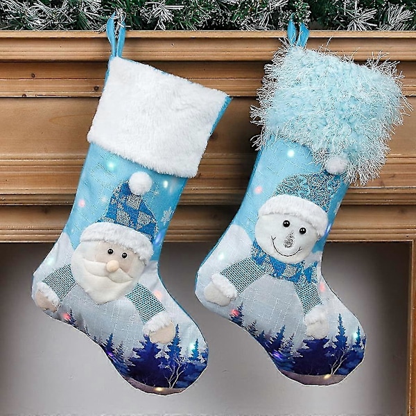 Hengende julestrømper, blå brodert julestrømpebelysning, gavepose