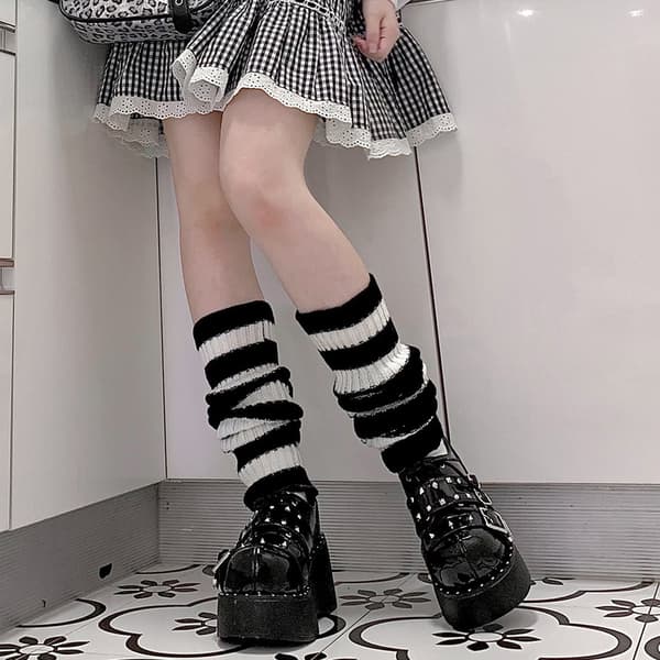 Dame Lolita Punk Benvarmere Sort Hvid Stribede Ribstrikkede Knæhøje Strømper