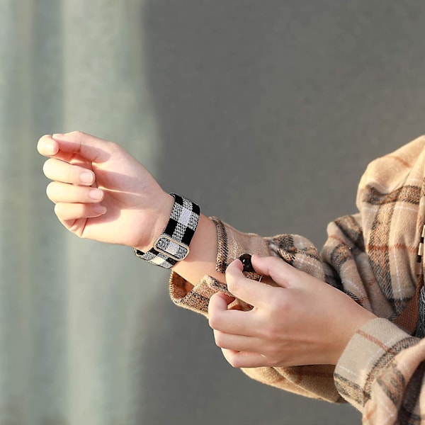 Stilful og strækbar nylonrem til Apple Watch SE/Series 7 - Justerbar og kompatibel med 40mm, 38mm og 41mm - Kvinder/Mænd