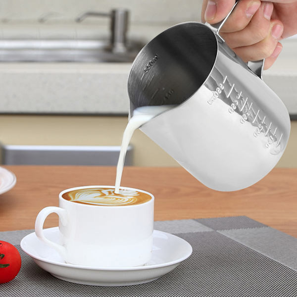 Kotitalouksien ruostumattomasta teräksestä valmistettu kahvinvaahdotuskannu Pull Flower Cup Maidonvaahdotuskuppi (550 ml)