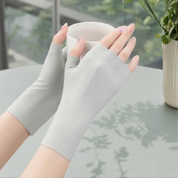 Ultra-thin Fingerless UV Gloves - Ice Silk Cooling - for Women Driving and Commuting Black