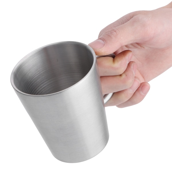 300 ml kannettava muki 304 ruostumattomasta teräksestä kaksiseinäinen eristetty kahviolutkuppi HandleMatte hopealla
