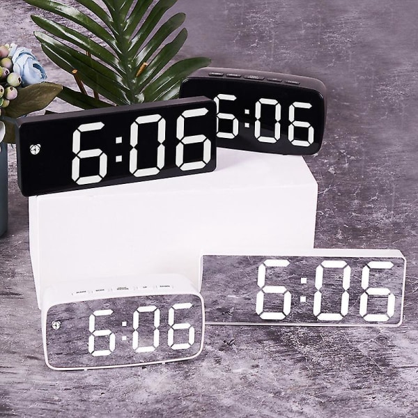 Stor LED digital väckarklocka med spegelyta och USB laddare för sovrummet