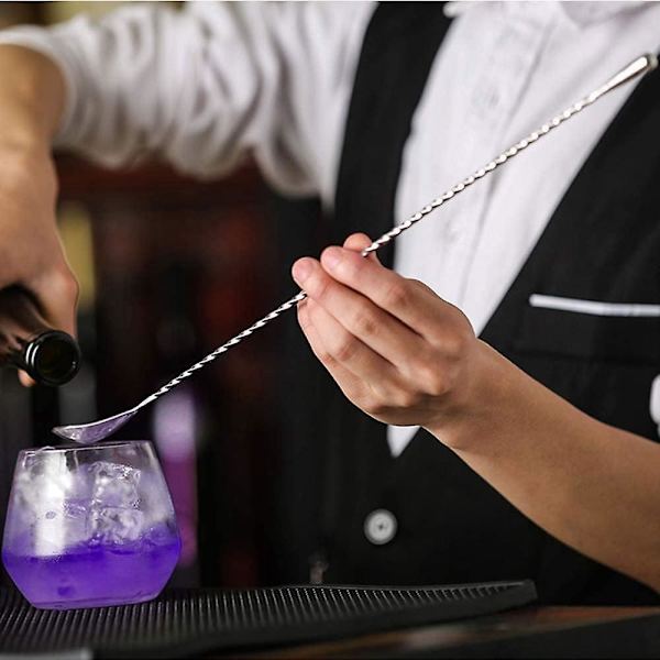 Ett par långskaftade cocktailskedar i rostfritt stål