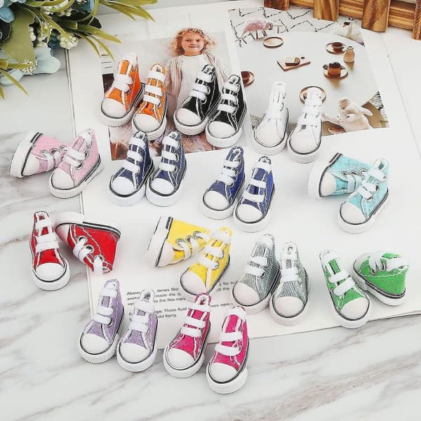 14 par mini tåsko, yndige små sko til breakdance, fingerboarding, dukker og mini-sneakers.