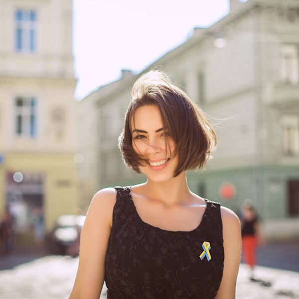 Ukrainalainen lippu Rauhan solmu Rintaneula Sininen Keltainen Nauha Pinssit Vaatteille Reppu Hattu Laukku