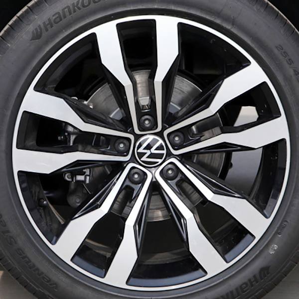 4 kpl uusia peiliä (65 mm) korvaavia vanteen keskipeitteitä Volkswagen Passat -vanteille