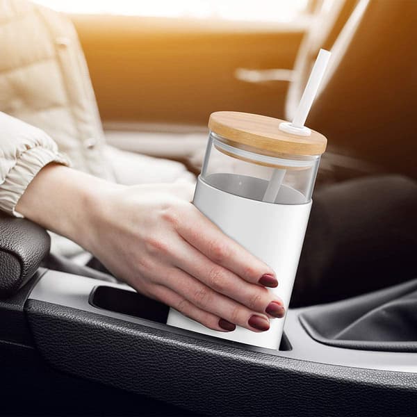 550 ml läpinäkyvä lasimuki pillillä ja puukannella, lasinen vesipullo