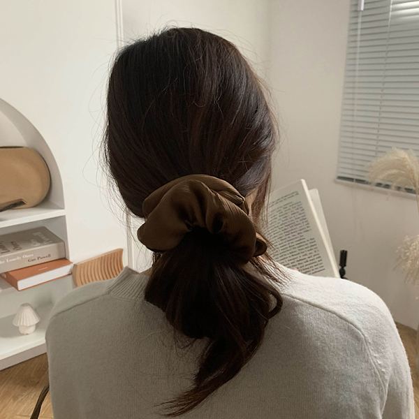Hius Scrunchies Exquisite Shiny Soft Mukavat Hiukset Nauhat Scrunchies Poninhäntäpidike Hiukset Siteet Köysi Tytöille Suuri Ruskea