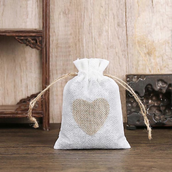Hvide 20 stk. jute poser med snøre og hjerte mønster til smykker gave bryllup dåb fødselsdag jul 10 x 14 cm