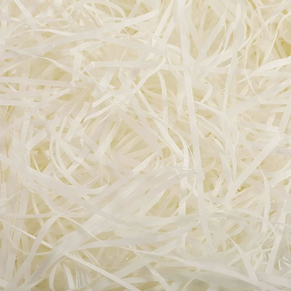 Vitt raffia strimlat papper - 100g, perfekt för presentkorgar och festdekorationer