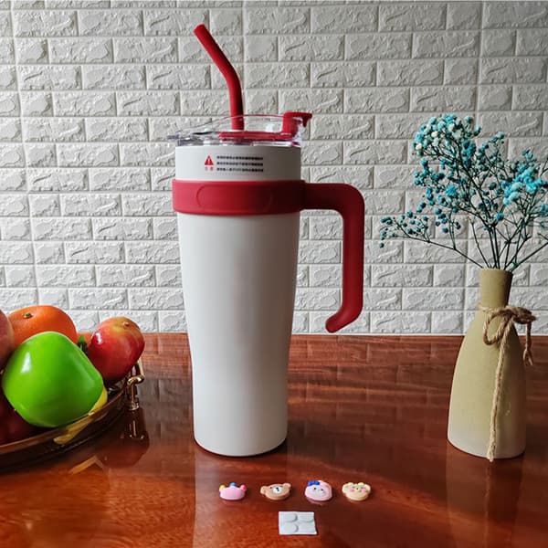 Bil Isoleret Krus Rustfrit Stål 1250ML med Sugerør Isolerede Tumblere til Udendørs Rejser Hvid