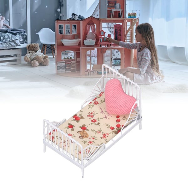 Realistinen miniatyyri metallirunkoinen set koristeellisella tyynyllä - 1:12-mittakaavaiset nukkekodin huonekalut