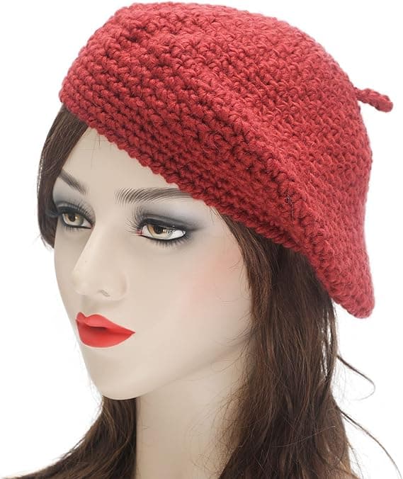 Vinterstrikket beret for kvinner i rød
