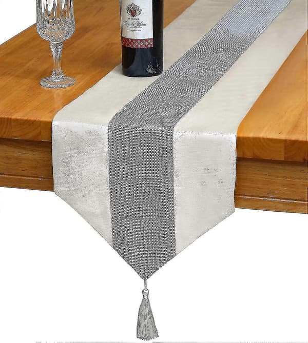 13\" X 70\" Bordløber med diamantstriber og kvaster (Beige)