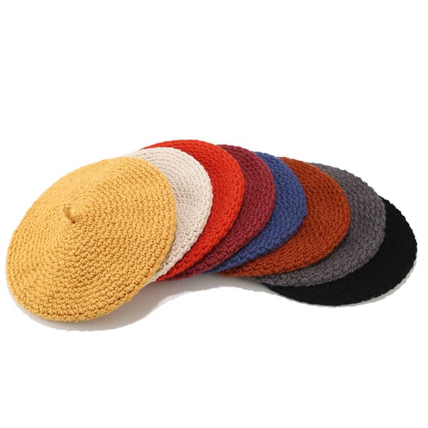 Talvinen neulottu baretti naisten lämmin hattu keltainen