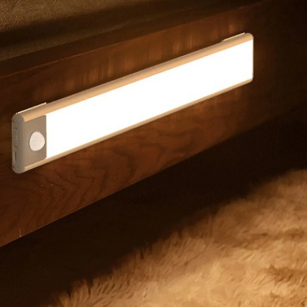 Trådløs LED-lys under skabet, skabslus med bevægelsessensor, magnetisk lysbjælke skabslus med USB-opladningsfunktion, 20cm (varm hvid)